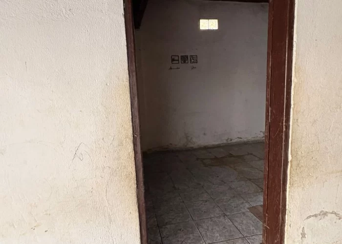 EDÍCULA - PORTA ENTRADA